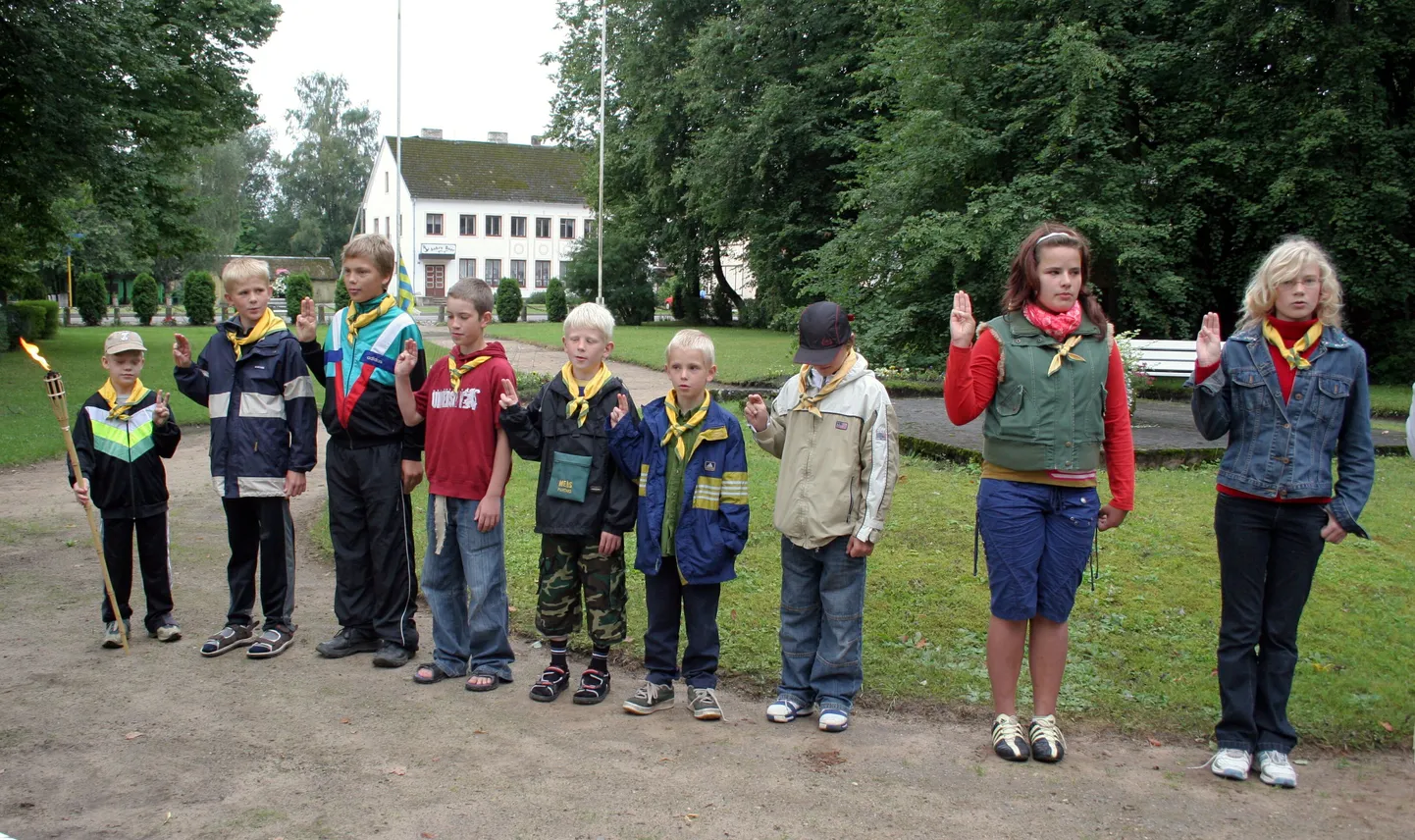 Pärnumaa Skaudimaleva hundude esindus.