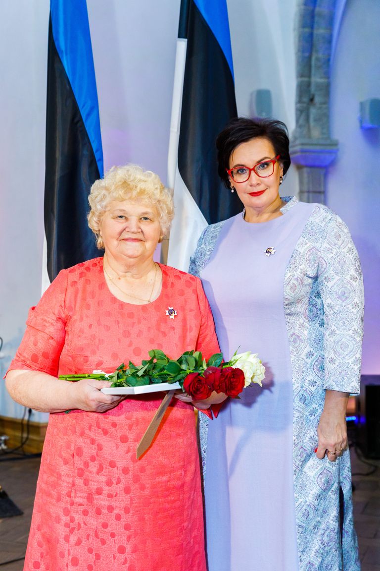 Võru Pensionäride Päevakeskuse juhataja Astrid Hurt ja siseminister Katri Raik.