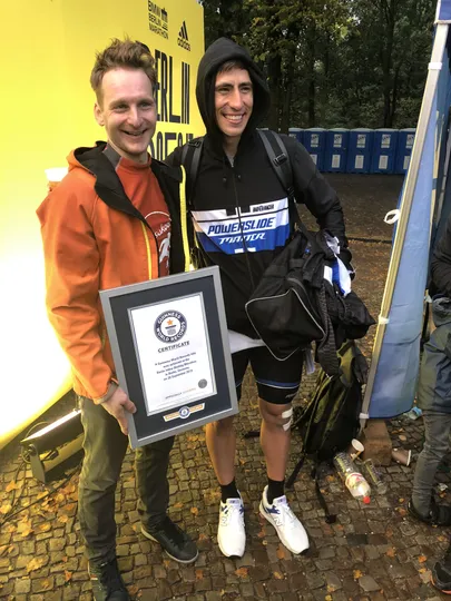 Paalme (vasakul) koos maratoni võitja Felix Rijhneniga.