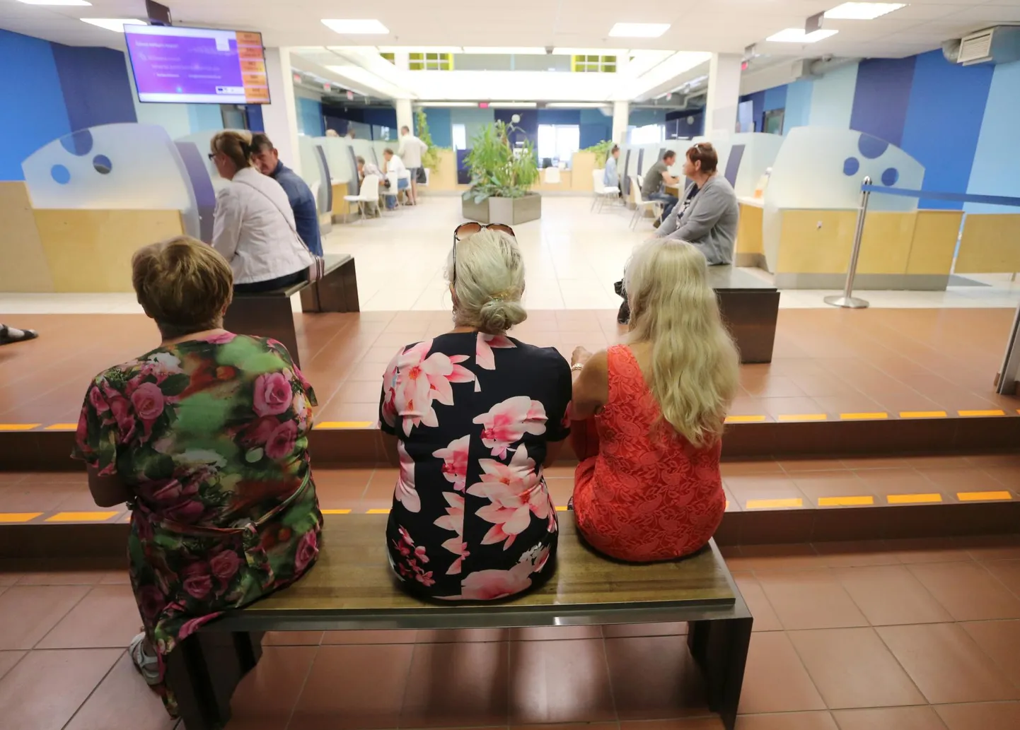 Kui veel hiljuti tuli Tartu politsei- ja piirivalveameti teenindusbüroo järjekorras oodata tööpäeviti pool tundi kuni tund, siis nüüd on võimalik saada dokument kätte ka nädalavahetusel.
