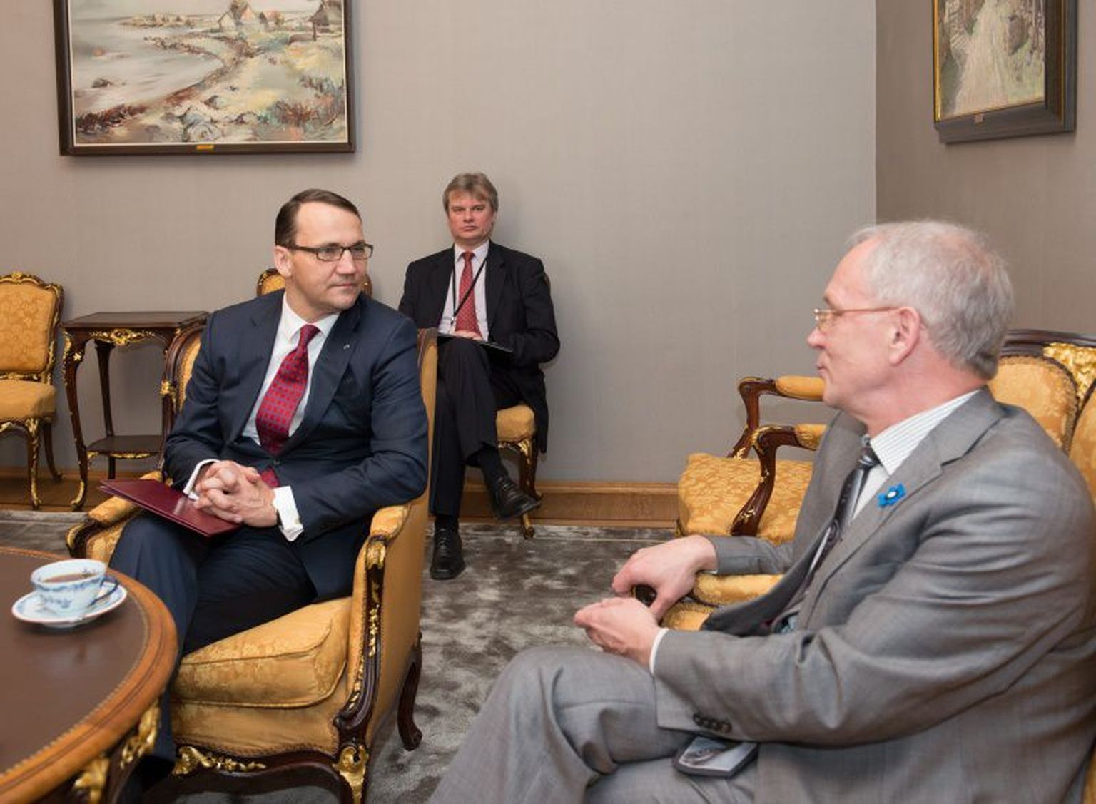 Riigikogu esimees Eiki Nestor kohtus Poola Sejmi marssali Radosław Sikorskiga. Kohtumisel osales Riigikogu välissuheteosakonna juhataja Rein Oidekivi.