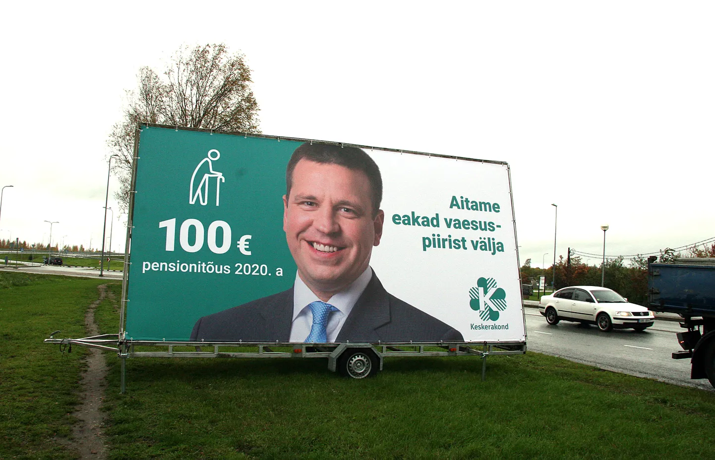 Selline Keskerakonna valimisplakat oli riigikogu valimiste eel üles seatud ka Ida-Virumaa linnades.