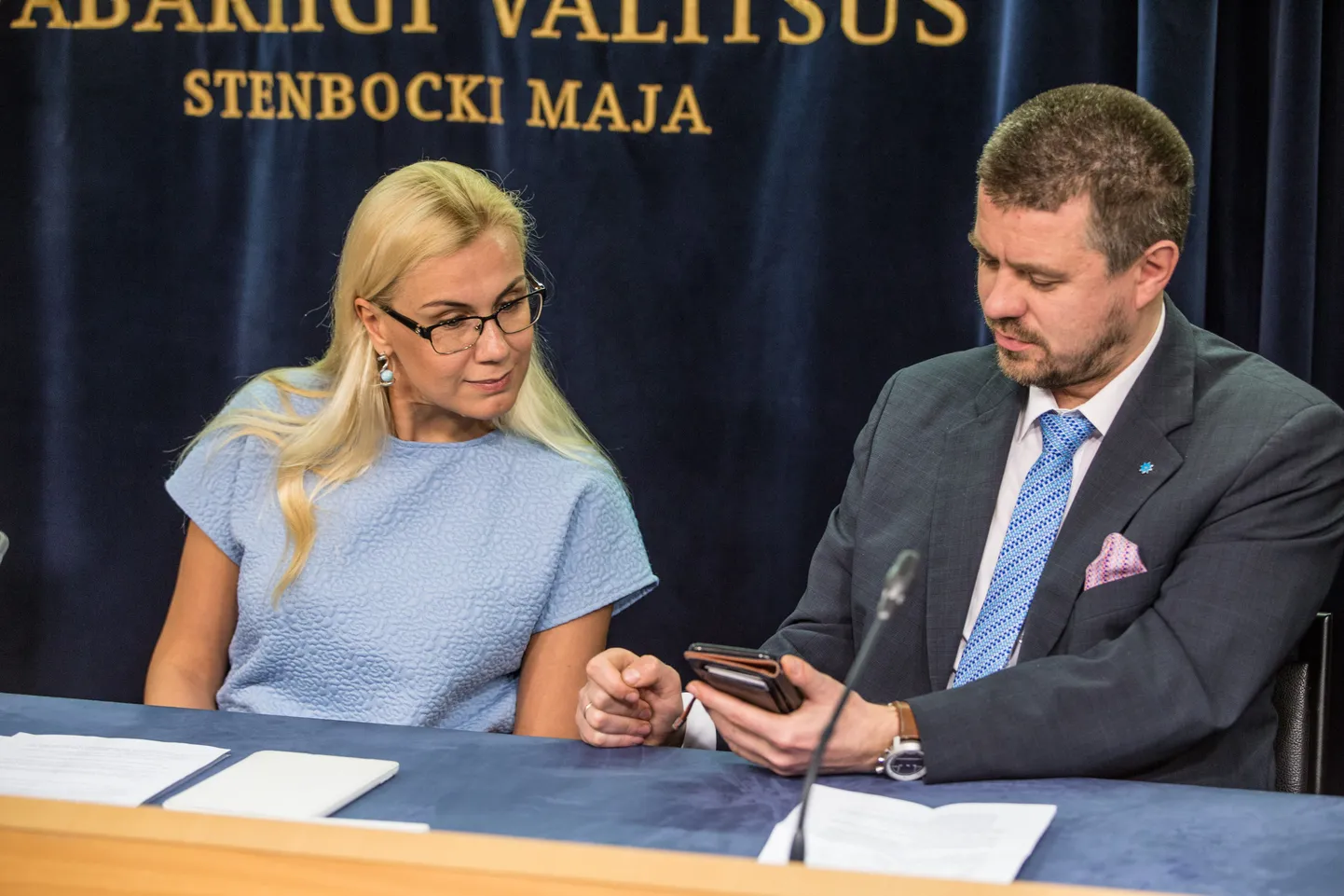 Majandus- ja taristuminister Kadri Simson (Keskerakond) ja justiitsminister Urmas Reinsalu (IRL)