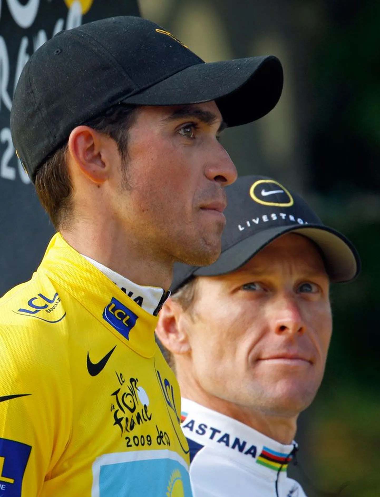 Eelmisel hooajal ühes meeskonnas sõitnud Alberto Contador (vasakul) ja Lance Arm­strong on tänavu suured konkurendid.