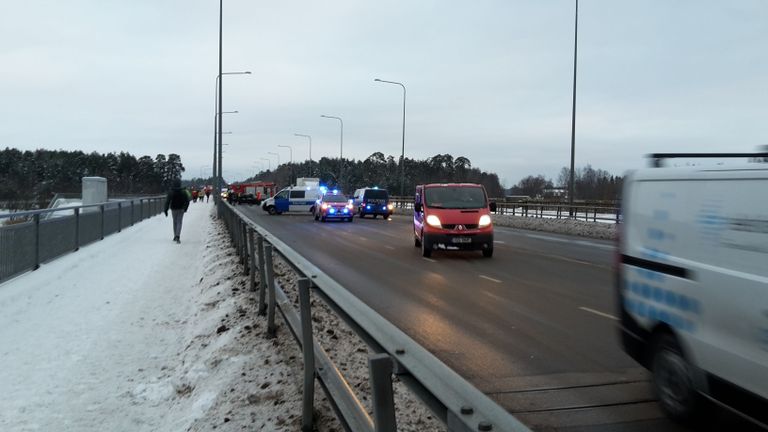 Raske liiklusõnnetus sulges Pärnus Papiniidu sillal liikluse.
