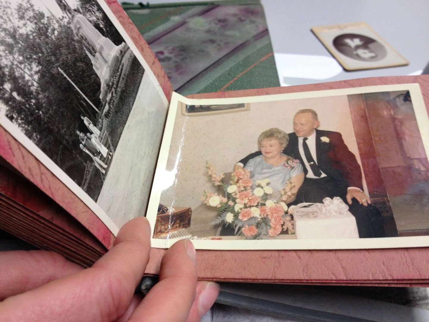 1970ndatel tehtud fotod on muutunud punakaks, kuid tänapäeval saab neist teha korralikud digikoopiad.