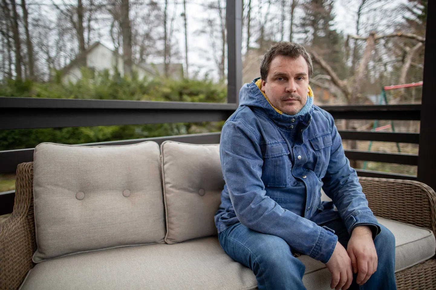 14.04.2021. Randvere, Harjumaa. Kinnisvaraekspert Peep Sooman koduterassil. Foto Eero Vabamägi, Postimees
