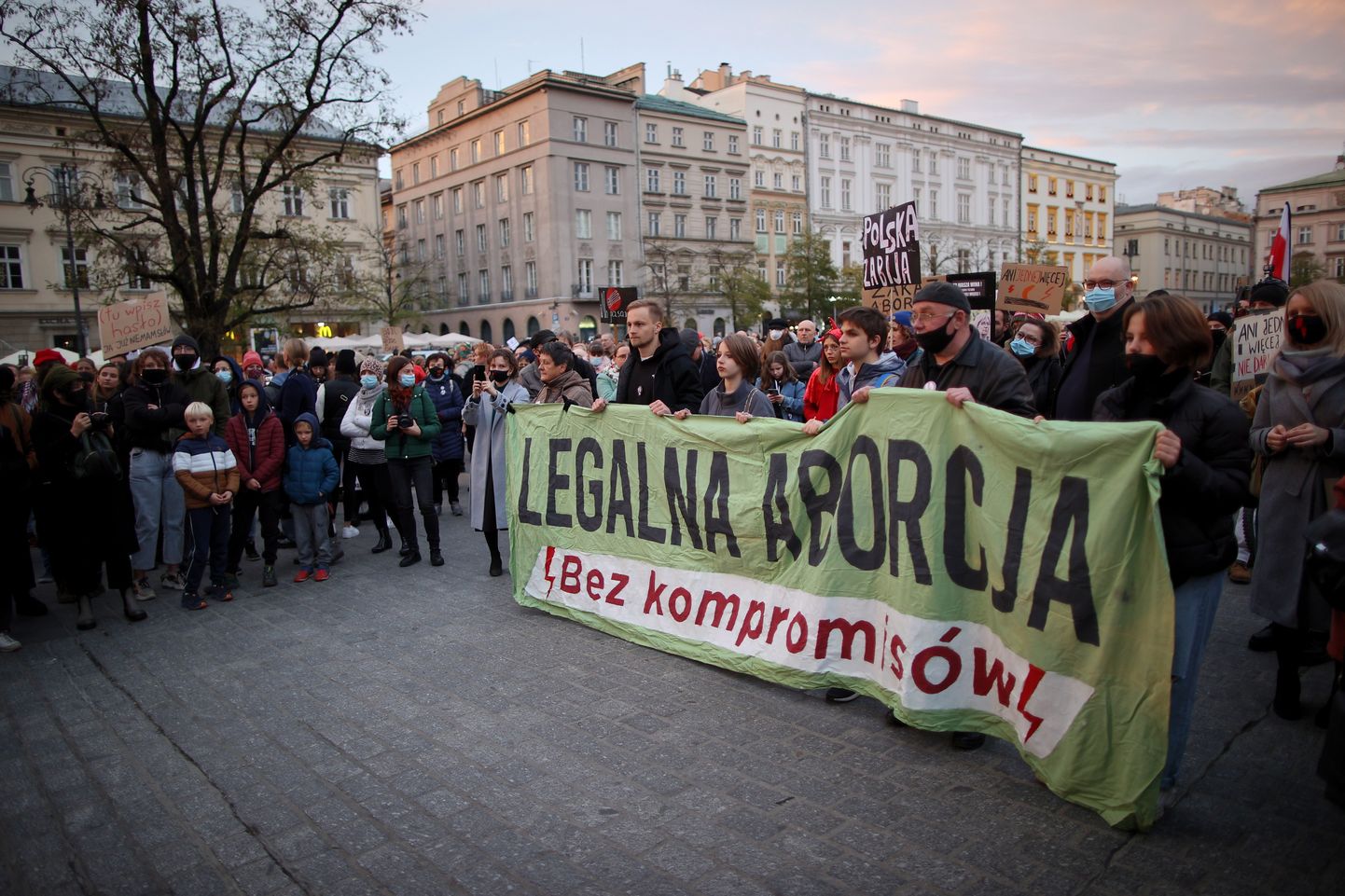 Polijā protestē pret jauno abortu likumu.