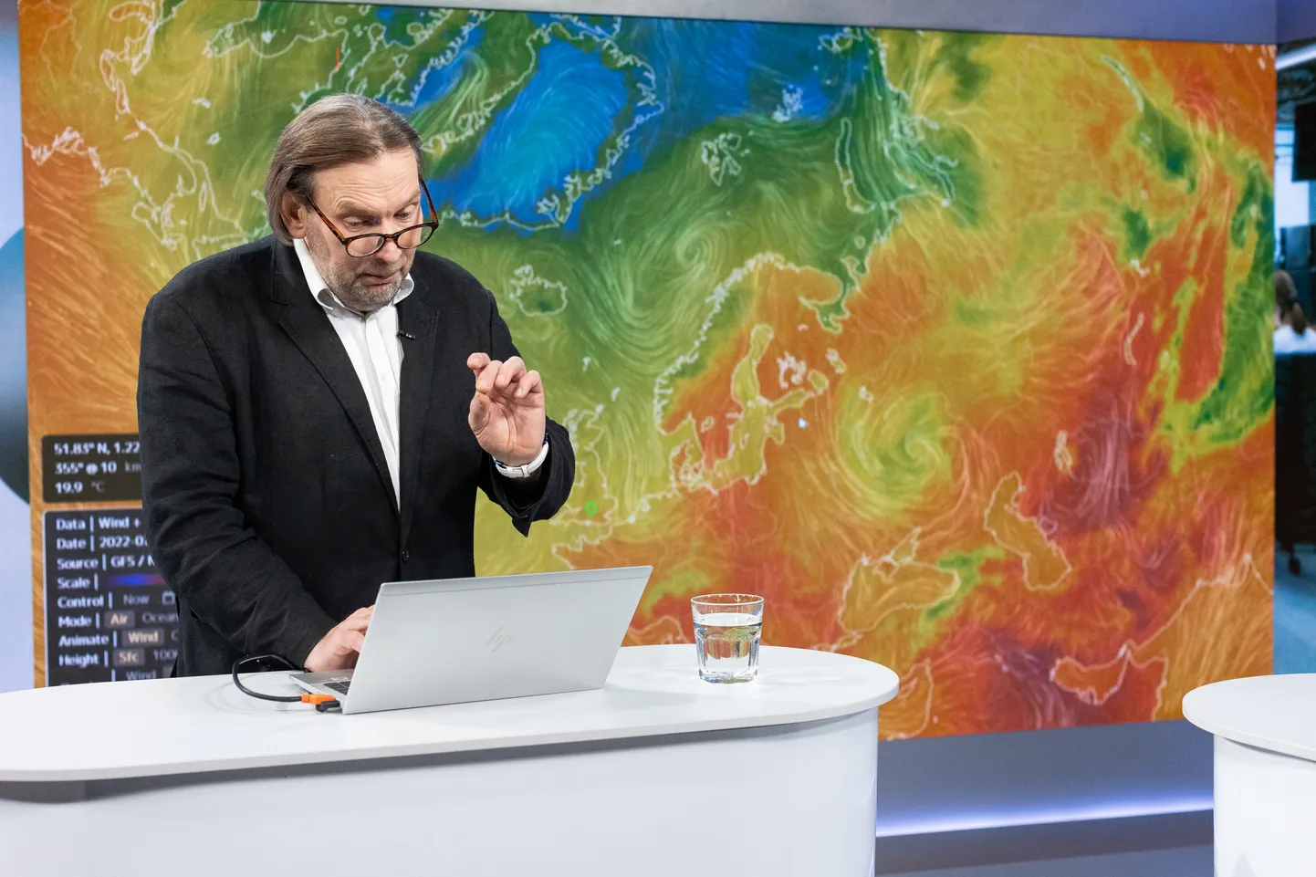 Marek Strandberg saates Otse Postimehest. Saatejuht Nele Kullerkupp.