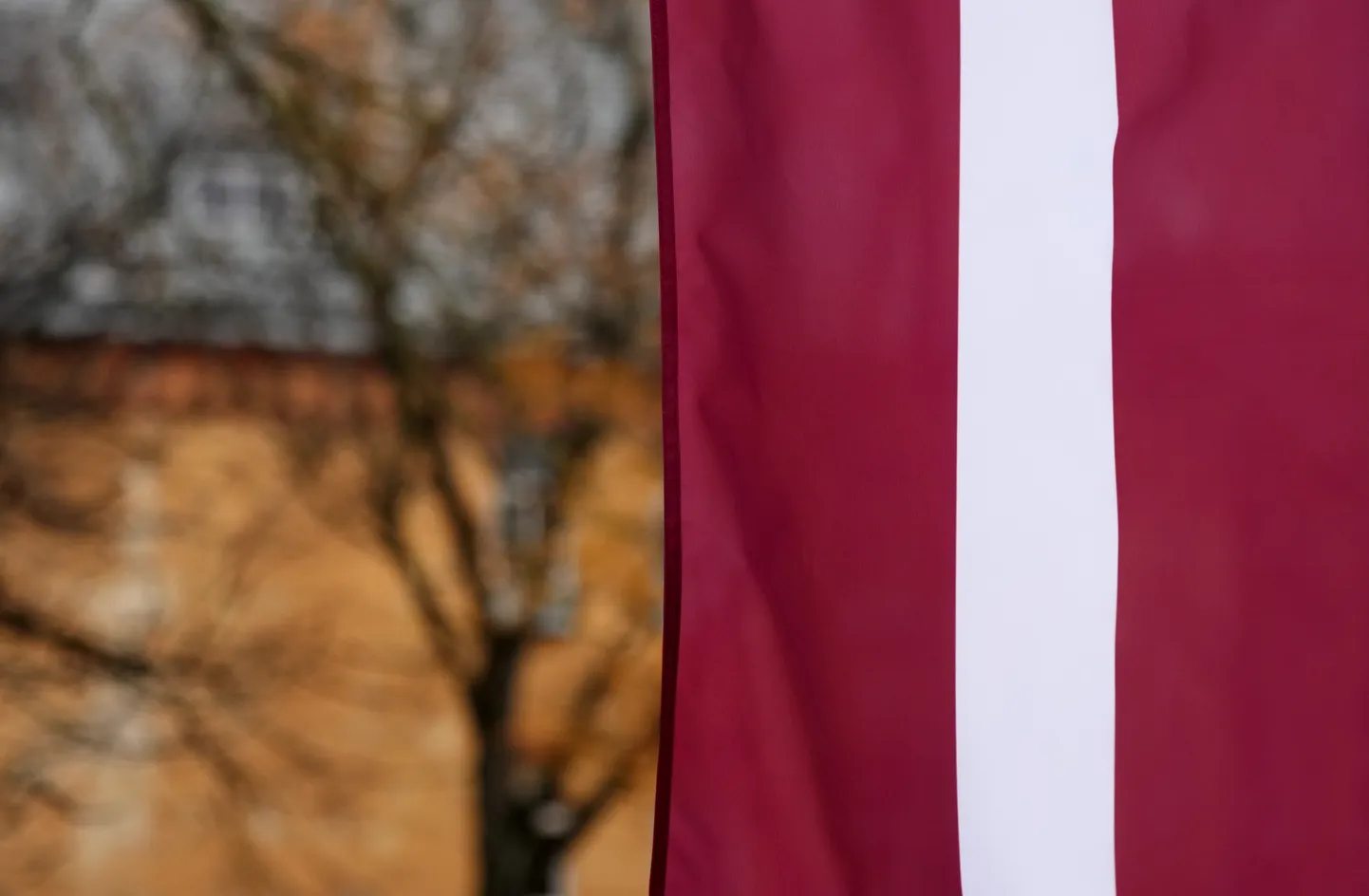 Latvijas karogs Uzvaras bulvārī.