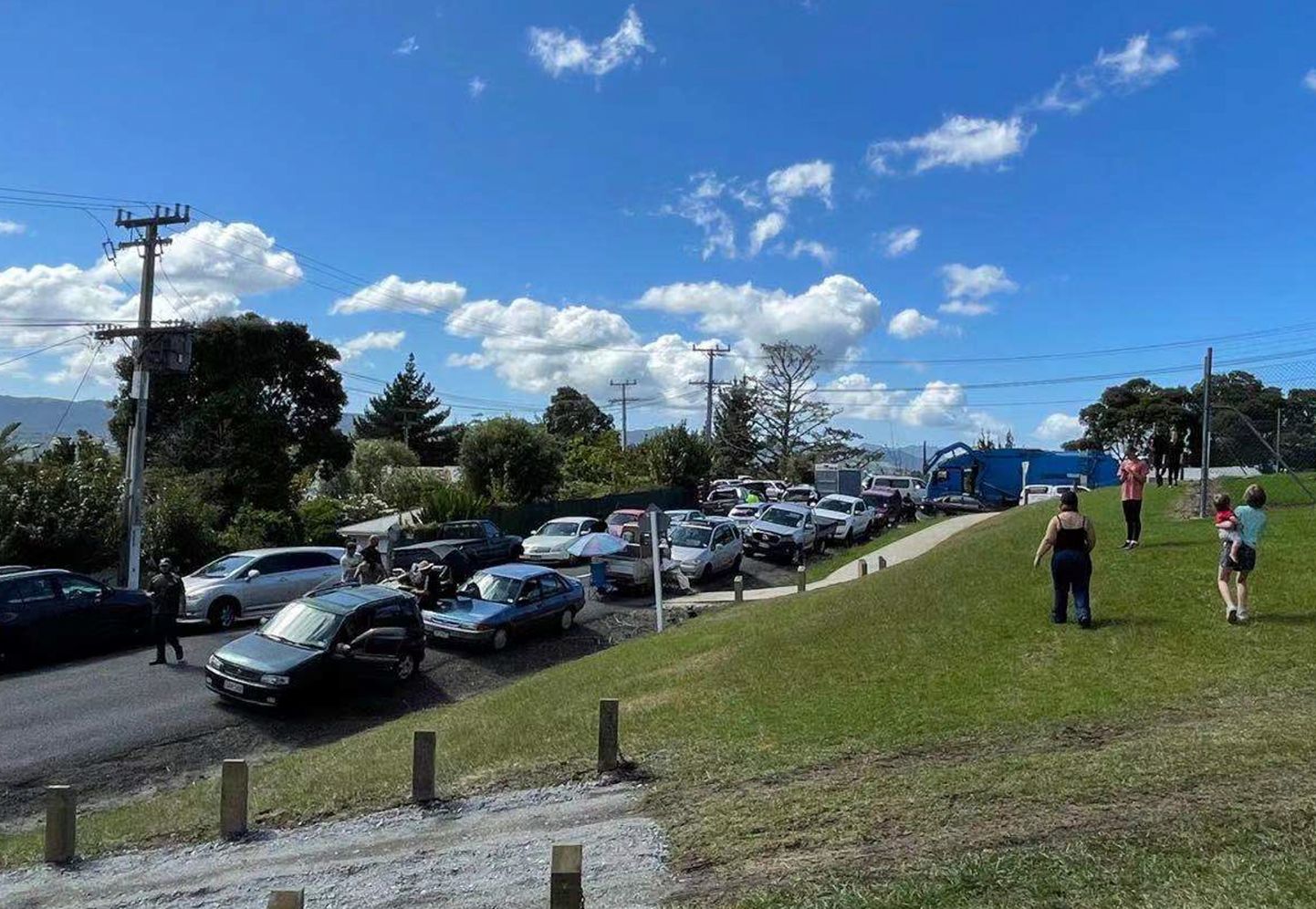 Inimesed põgenesid evakueerimiskäsu järel Uus-Meremaal kõrgematele aladele.