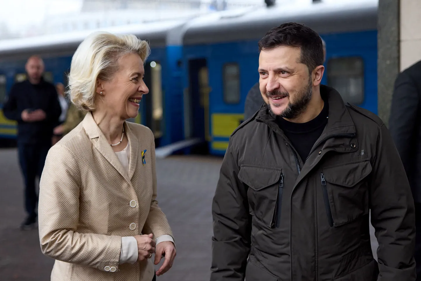 Ukraina president Volodõmõr Zelenskõi tervitamas 4. novembril Kiievis Euroopa Komisjoni presidenti Ursula von der Leyenit.