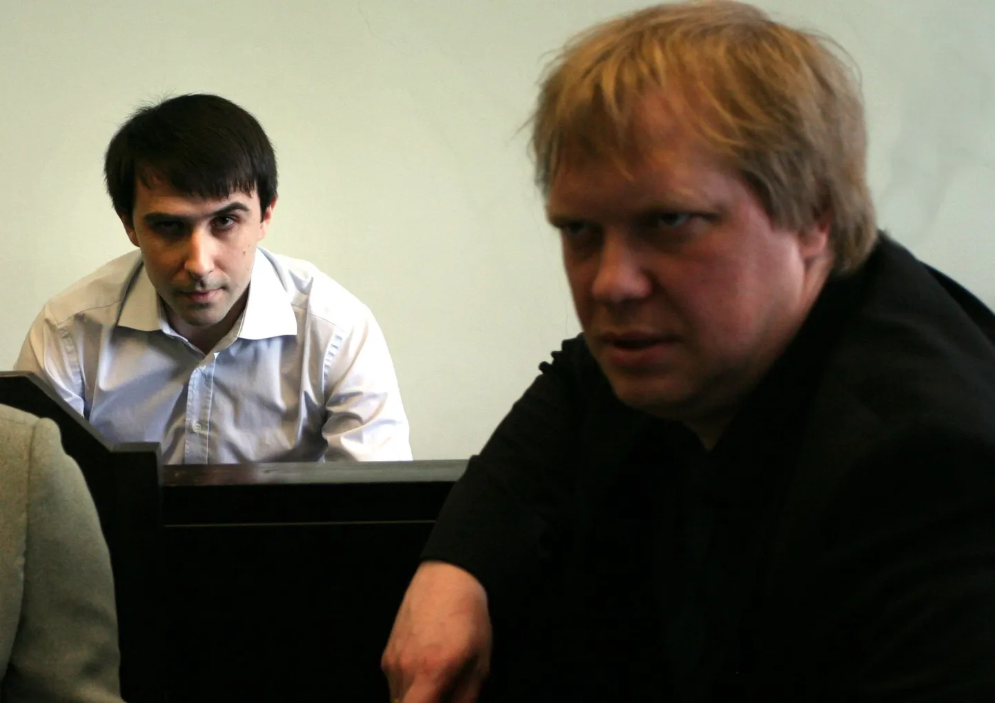 Vasakul Deniss Monogarov, paremal tema kaitsja Sven Sillar.