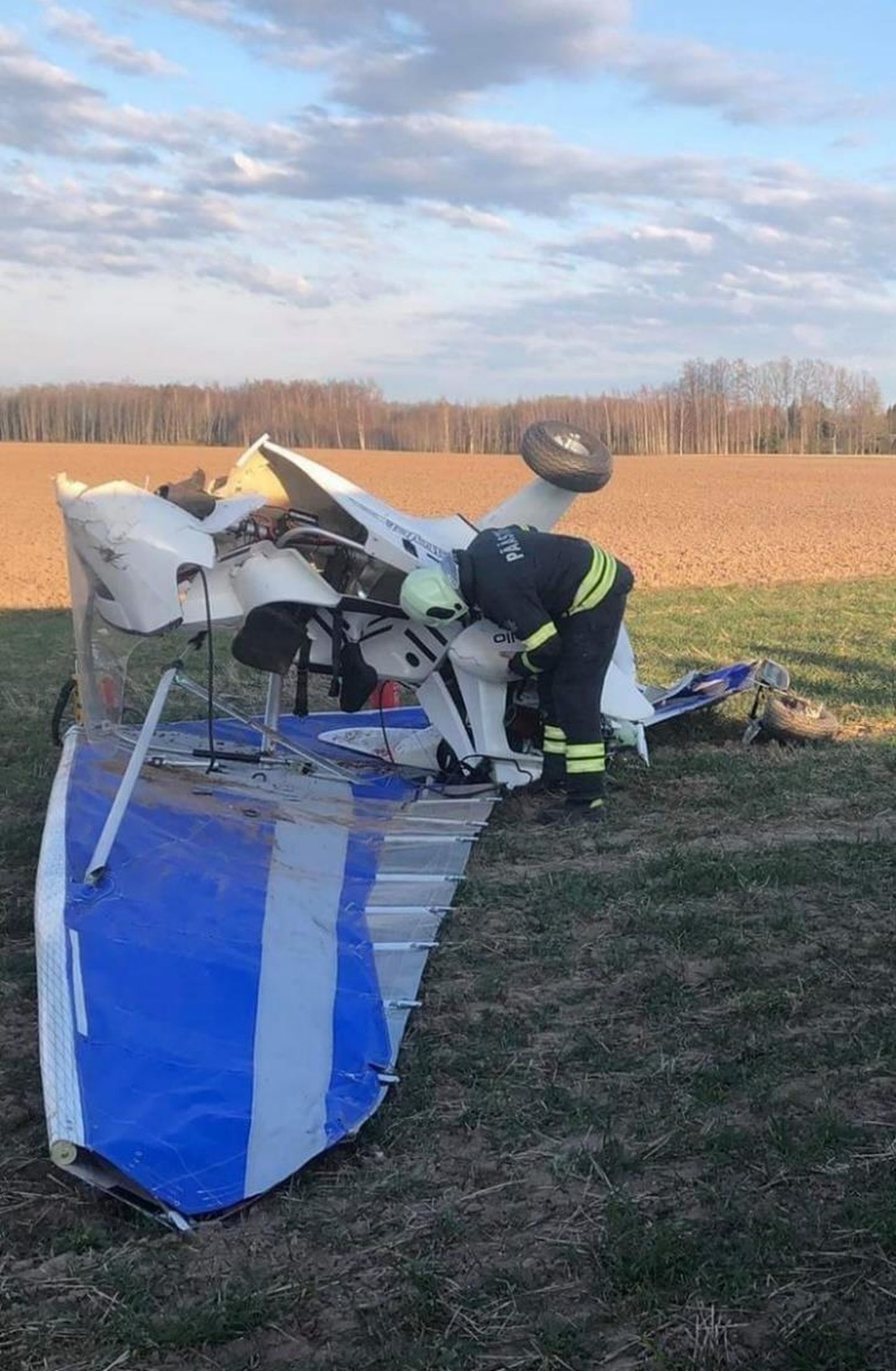 Riidaja lennuvälja lähedal lennuõnnetus registreerimata iseehitatud motoriseeritud deltaplaaniga. Õnnetuses sai viga õhusõiduki piloot. 
