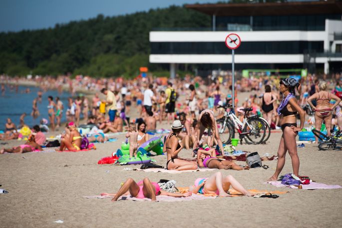 Общественный пляж и голые нудисты - Голышом