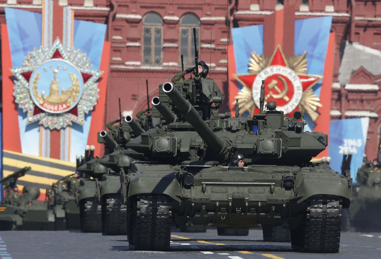 Vene tankid Punasel väljakul.