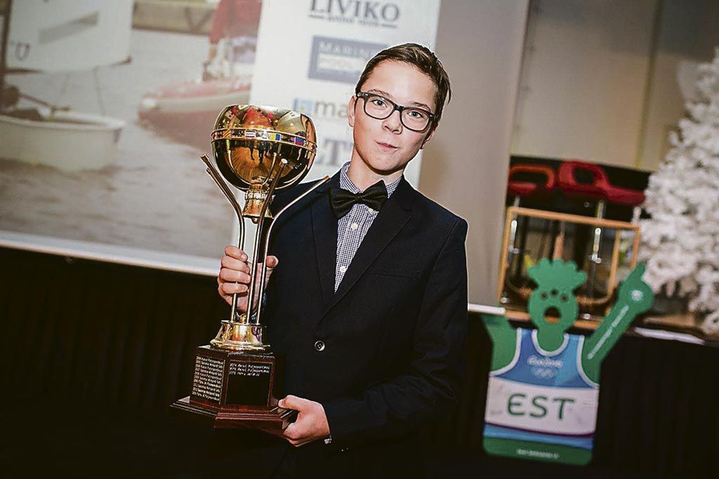 Eelmisel hooajal krooniti 15aastane Hendrik Holtsmann Eesti edukaimaks Optimisti klassi purjetajaks, uut hooaega alustas ta kuni 20aastaste noormeeste Zoom8-klassi Euroopa meistrivõistluste kullavõiduga.