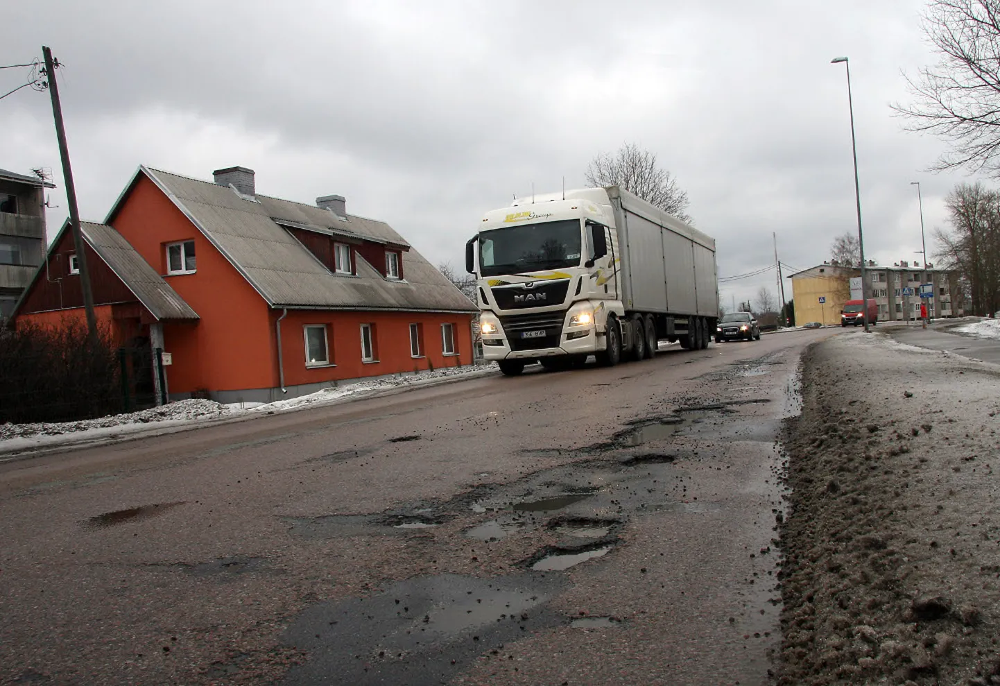 Jõhvi teeb toetusega korda Pargi tänava, mille juurde ehitatakse kergliiklustee. 

PEETER LILLEVÄLI