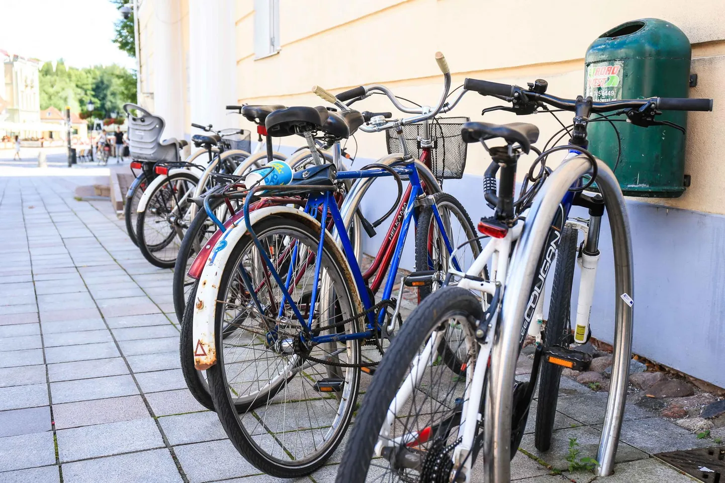 Oluline on pargitud jalgratas kvaliteetse lukuga aheldada, manitsevad korrakaitsjad.