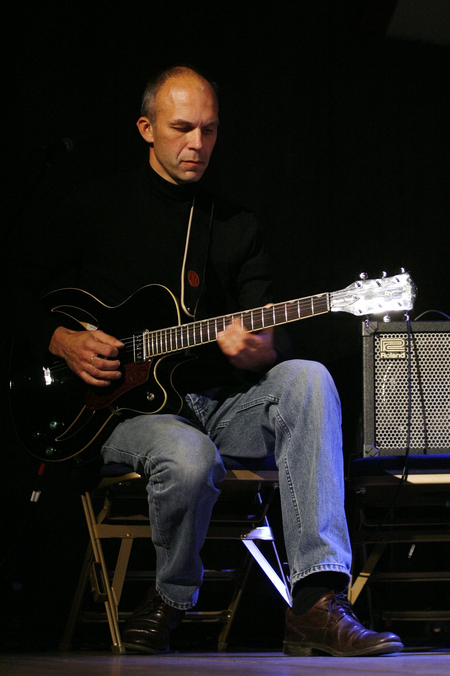 Robert Jürjendal esitab kontsertmõtisklusel kitarriimprovisatsioone.