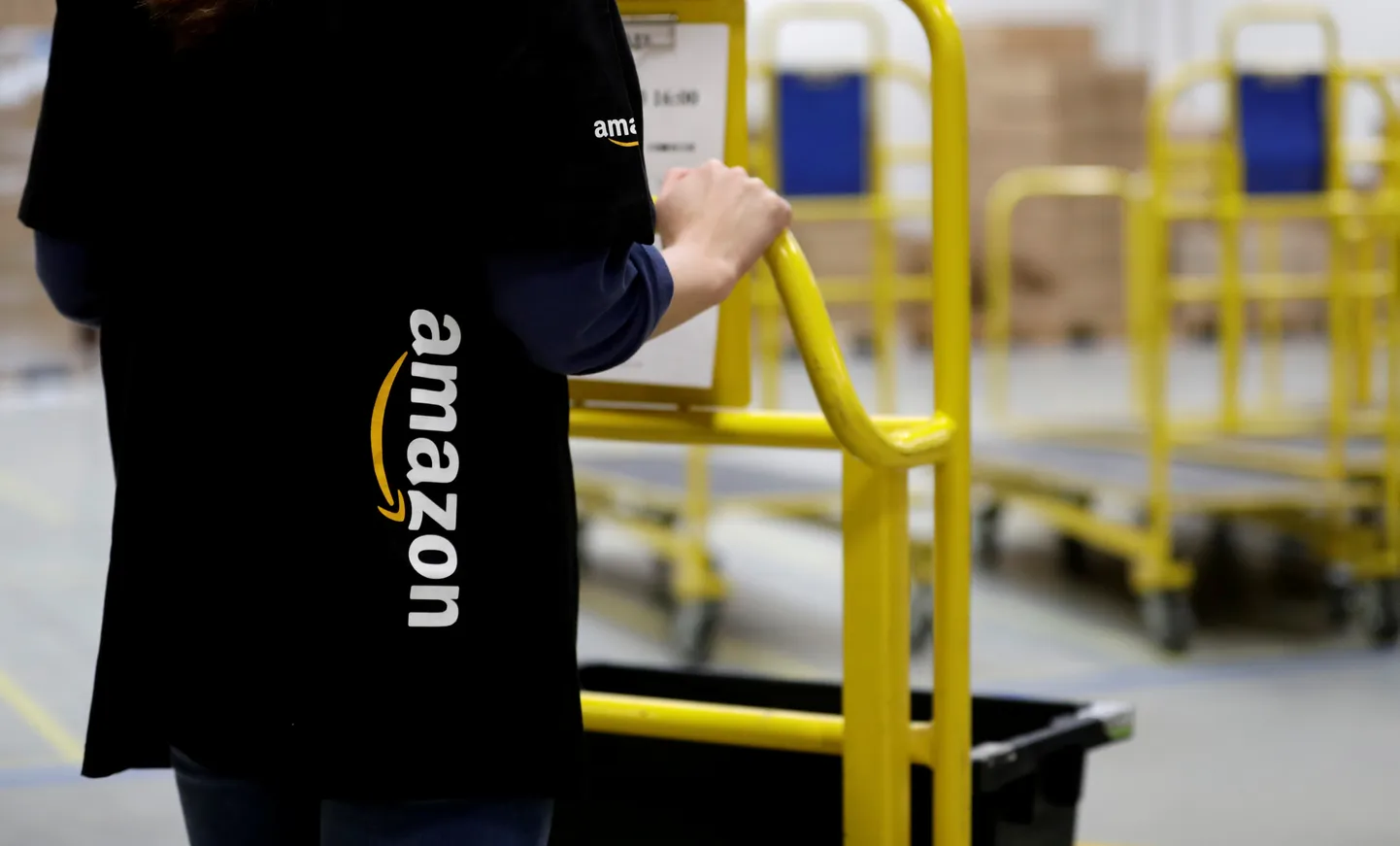 Ettevõtte Amazon jaotuskeskuse prügikastist leiti vastsündinu surnukeha.