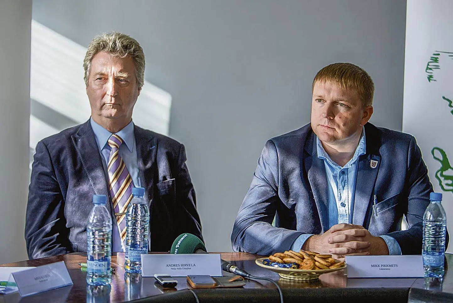 Lääne­ranna haridus- ja noorsootöökomisjoni aseesimehe Andres Hirvela (vasakul) arvates oleks volikogu pidanud arutama hoopis, millistel juhtudel ülejäänud valdadele siiski makstakse.
