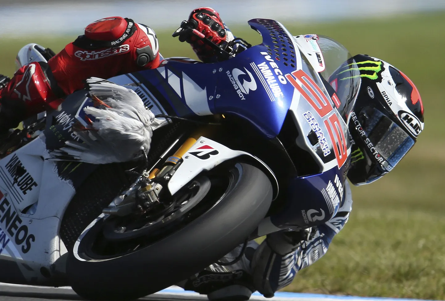 Jorge Lorenzo pidi ajasõidu lõpetama koos esirattas oleva kajakaga.