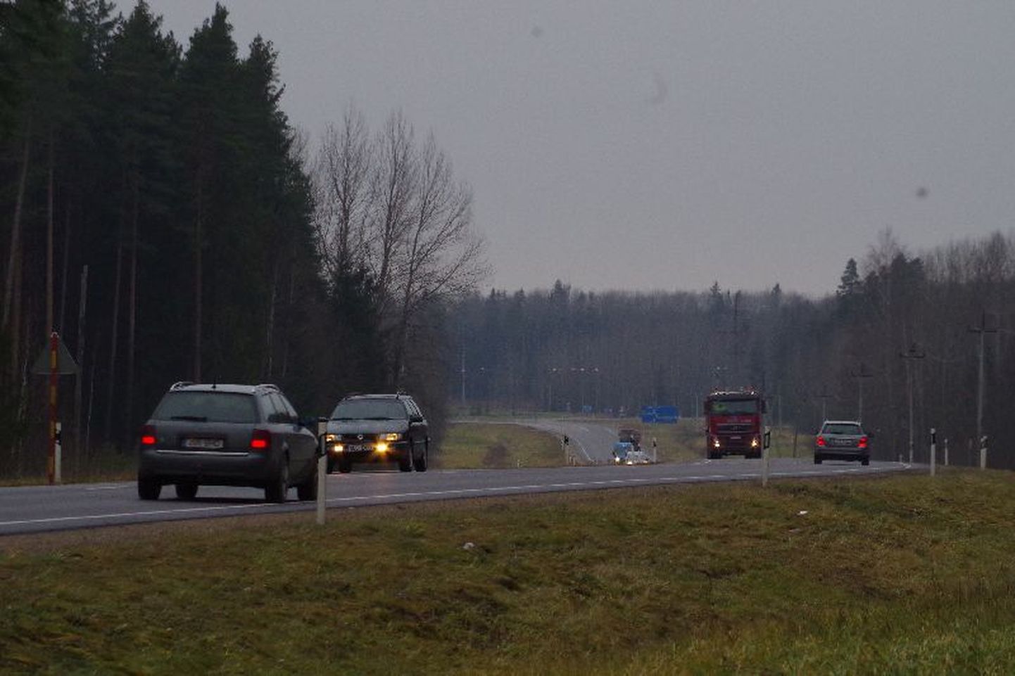 Teedel tekib libeduse oht mitmel pool üle Eesti.