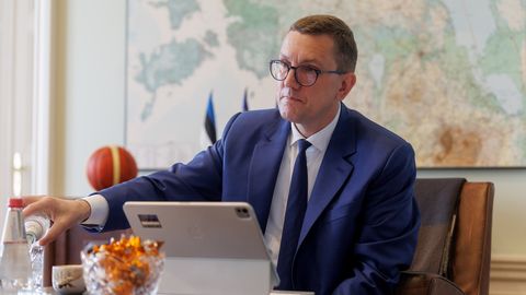 Michal: ametnike puhkuste kärpimiseks tuleks anda neile streigiõigus