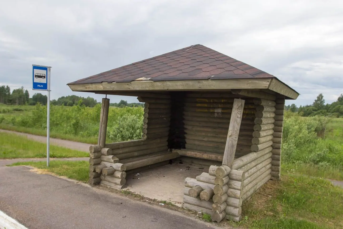 Põlenud Paju bussipaviljon