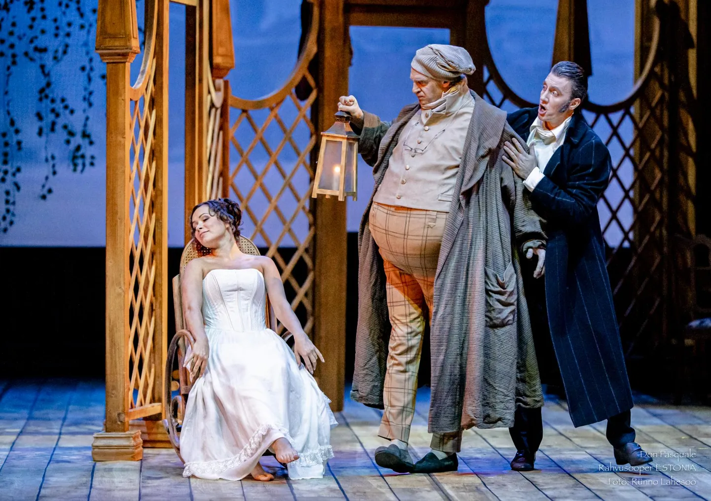 Gaetano Donizetti "Don Pasquale" uuslavastus Estonias. Mirjam Mesak, Priit Volmer ja Tamar Nugis.