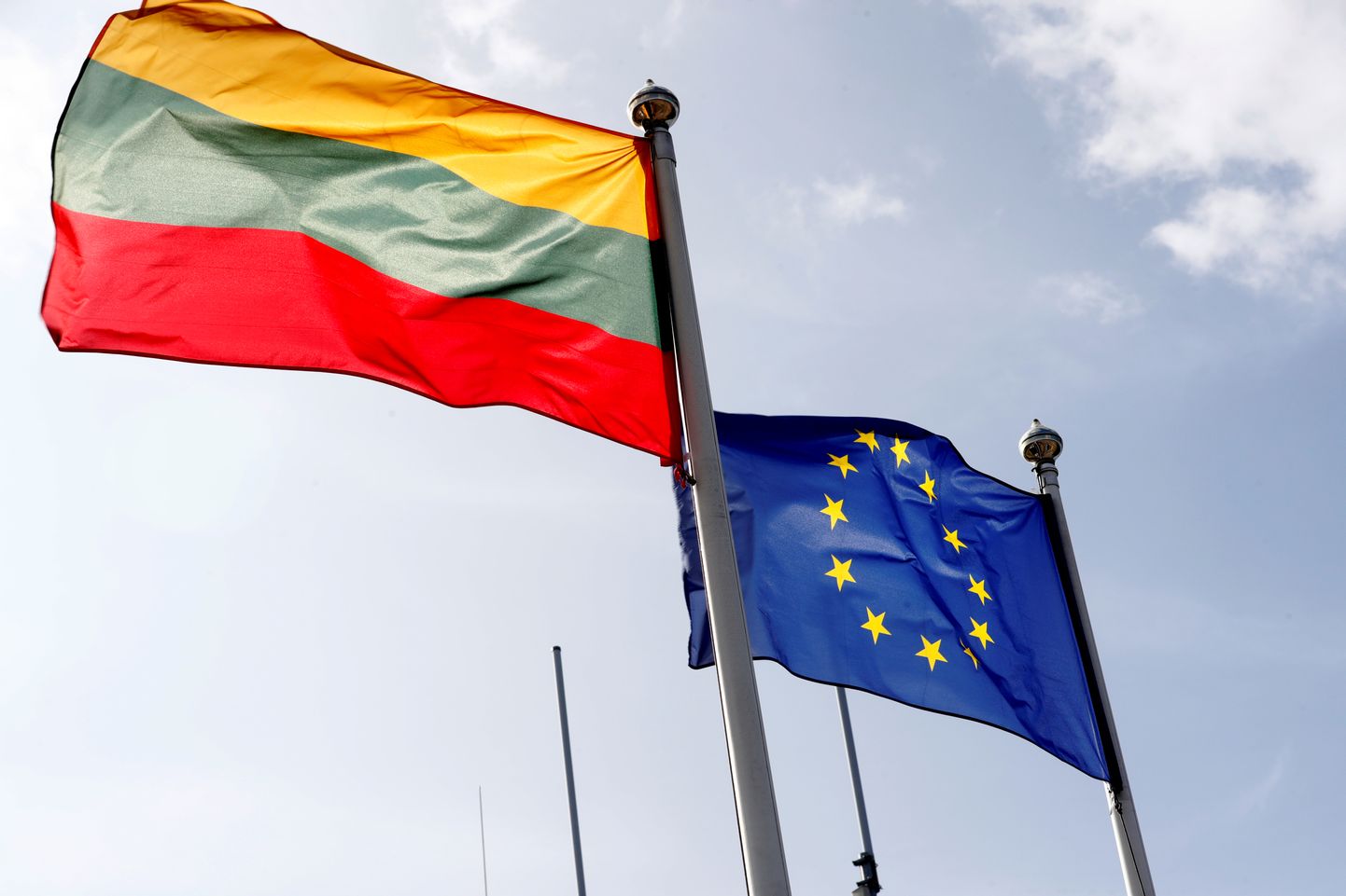 Флаги Литвы и Евросоюза.