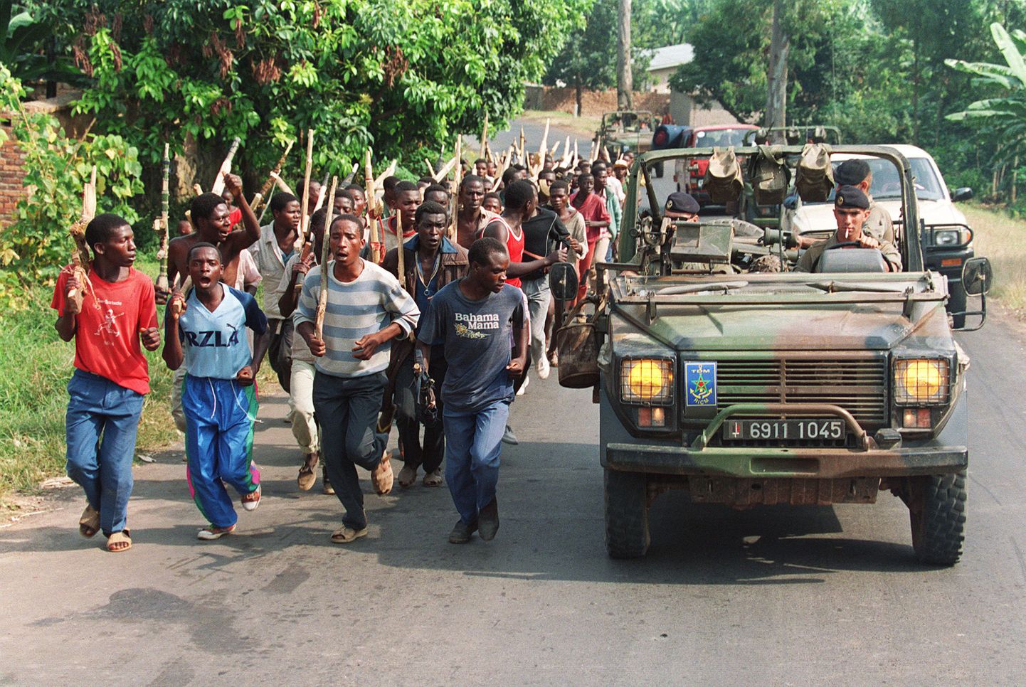 Prantsuse sõdurid möödumas hutu vägedest Rwandas juunis 1994 aastal.