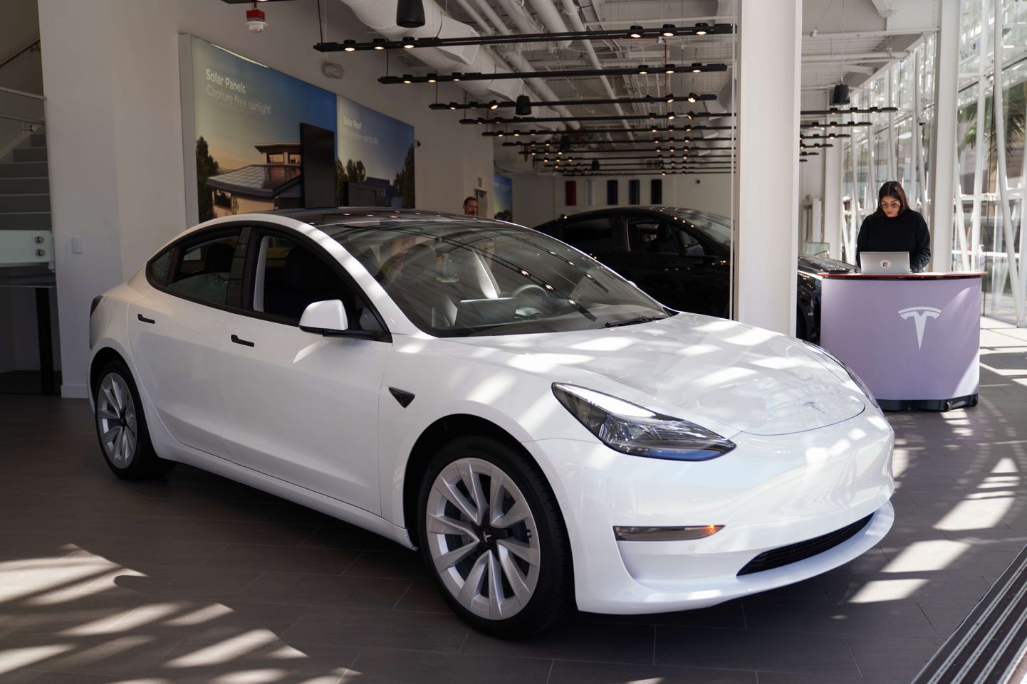 Tesla Model 3 on osutunud klientide seas äärmiselt populaarseks.