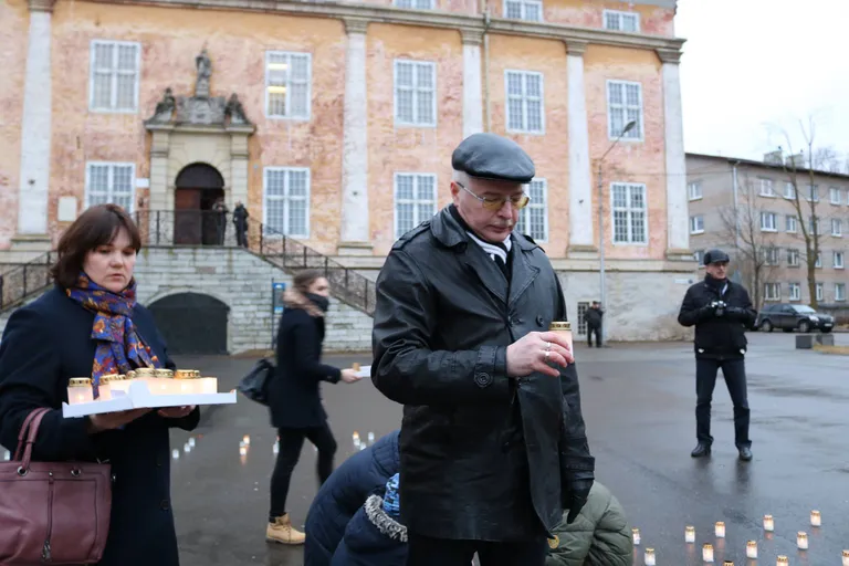Andrei Kuzitškin Narvas märtsiküüditamist mälestamas.