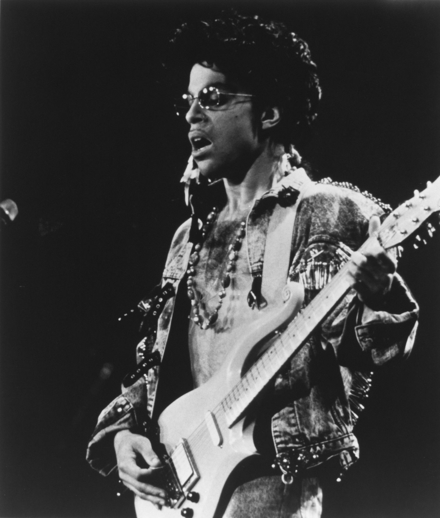 Prince’i «Sign o’ the Times» naaseb kinodesse taastatud pildi ja heliga.