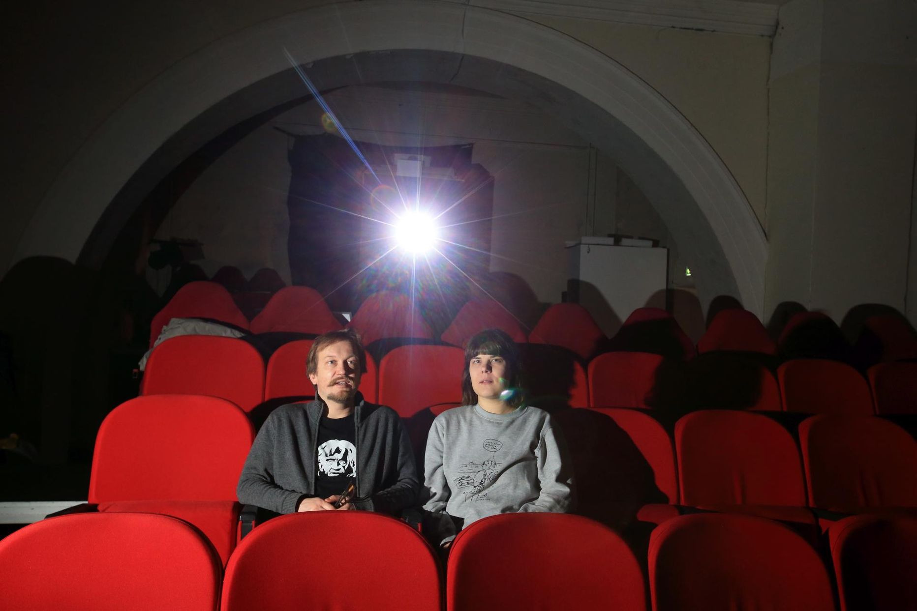 Tartu Elektriteatri programmijuhid Siim Angerpikk ja Elo Vilks on sel nädala tegevad DocPointi festivaliga, mis toob Tartusse kuus erilist filmi, mida suurtes kinodes näeb harva.