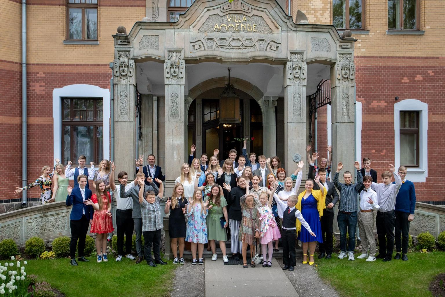 Pärnu tublide õpilaste tänuüritusel Ammende villas osalesid nii need, kes pälvisid tiitli, kui teisedki nomineeritud, kes on samuti andekad ja usinad noored.