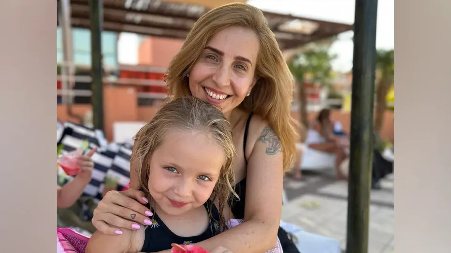 Даниэль Алони и ее шестилетняя дочь Эмилия были освобождены в рамках сделки