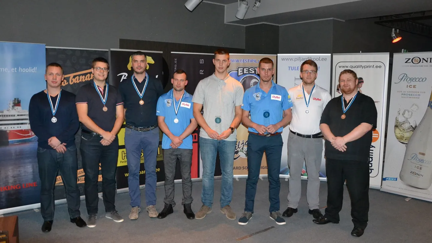 Piljardi Eesti meistrivõistlused. Maario Hussar (vasakult), Kaarel Kaarna, Maksim Pintšuk, Oliver Lepp, Jaanus Saska, Rainer Laar, Simo Saarniit, Aleksander Jermikimov.