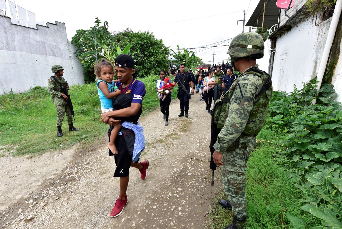 Mehhiko sõjavägi üritab kontrollida migrantide voolu USA poole.