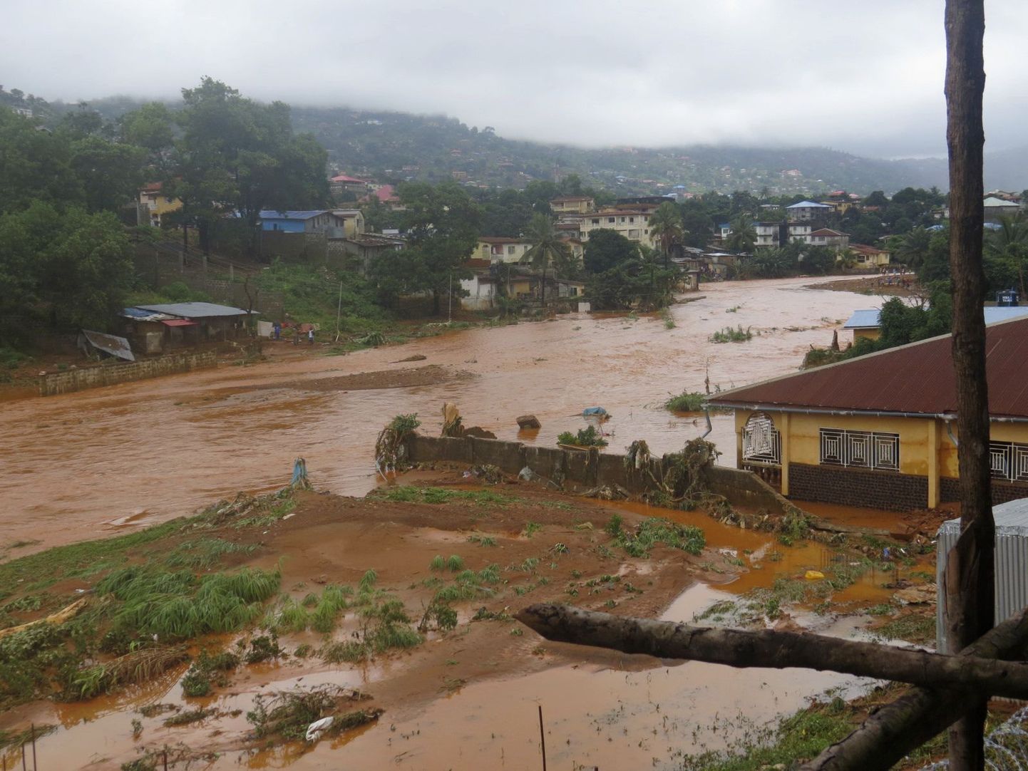 Tulvad Sierra Leones.