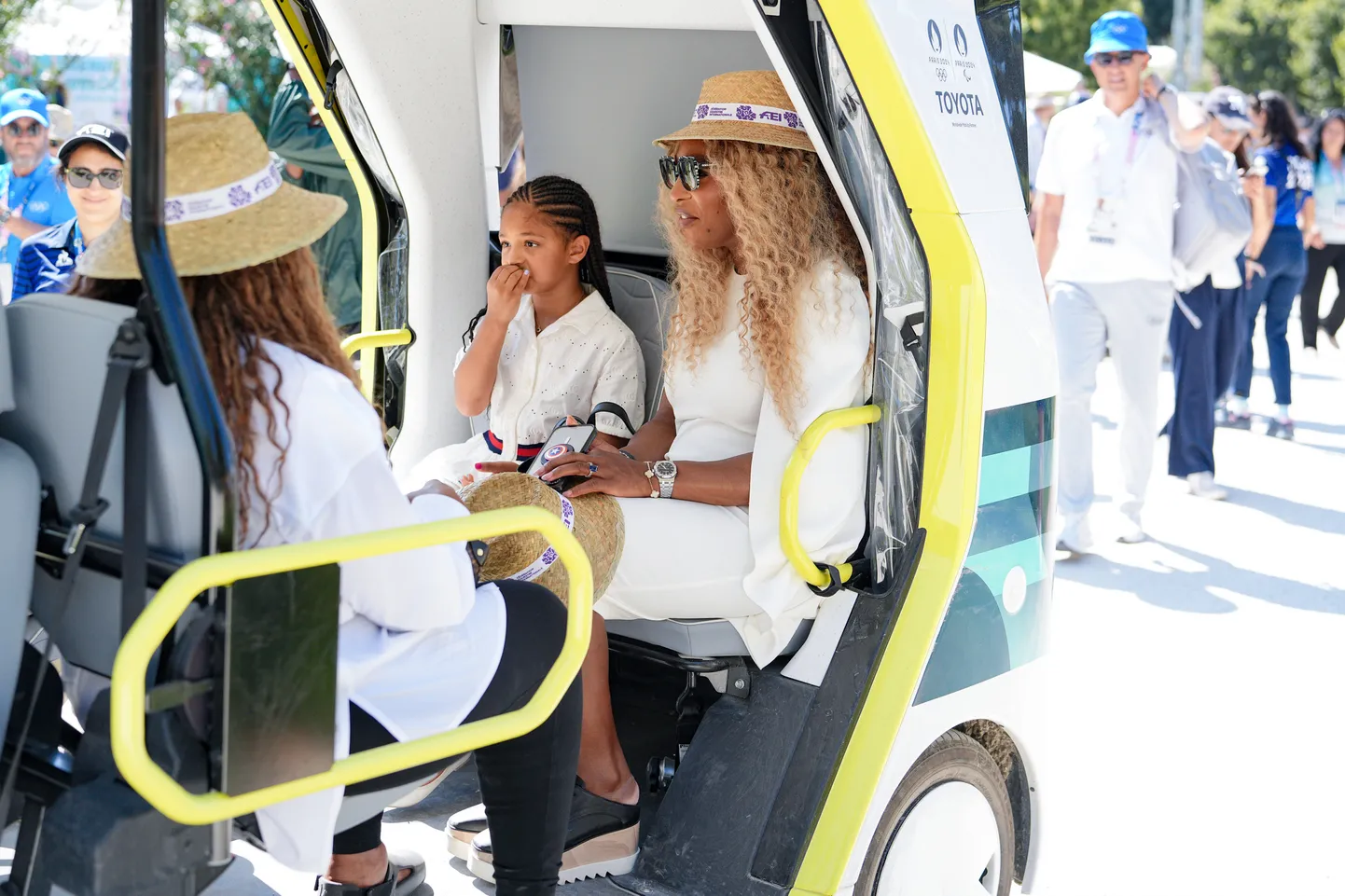 Serena Williams tütrega Pariisis.