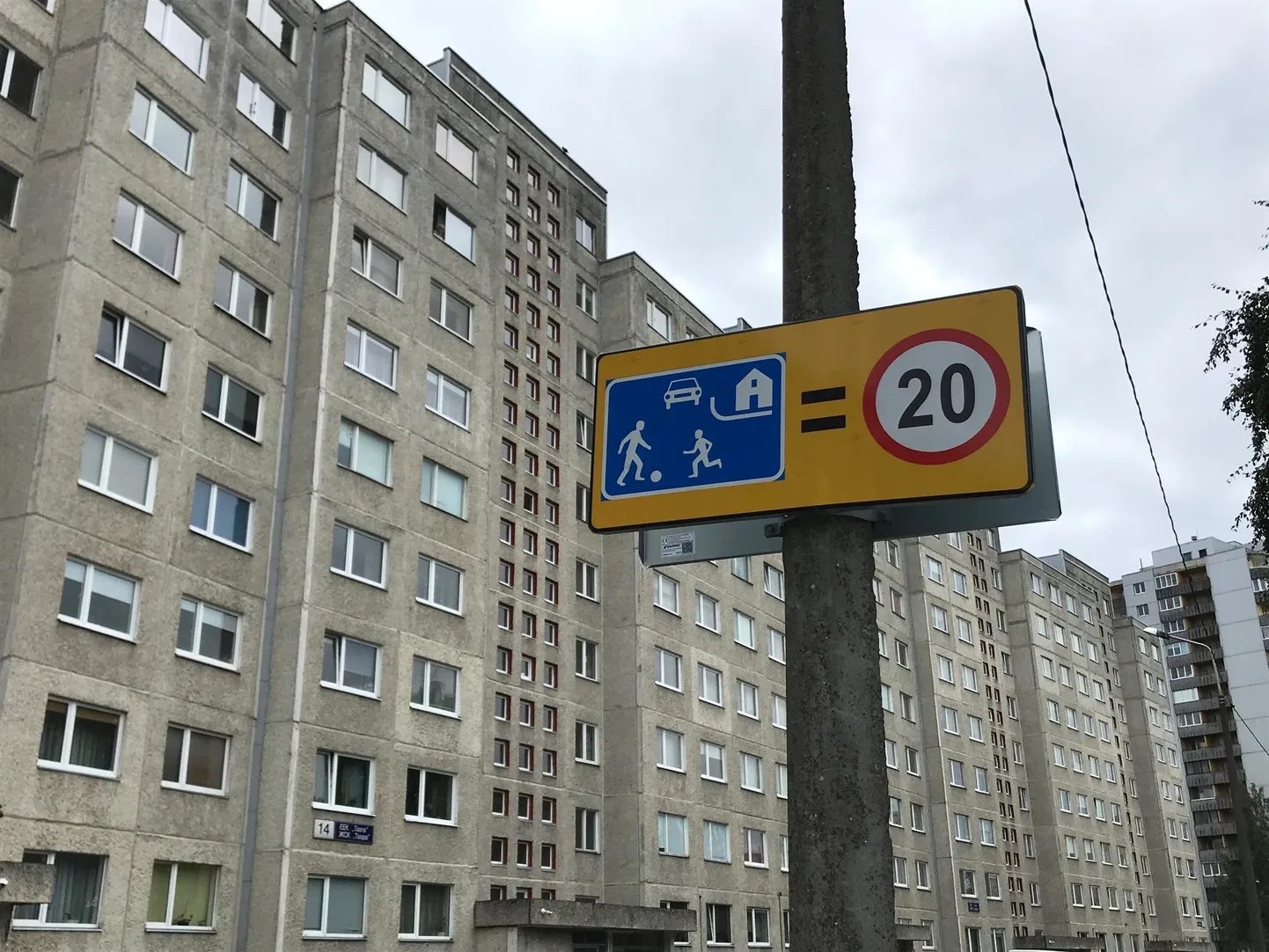 На внутреннем кругу Ыйсмяэ-теэ установили 30 новых дорожных знаков.