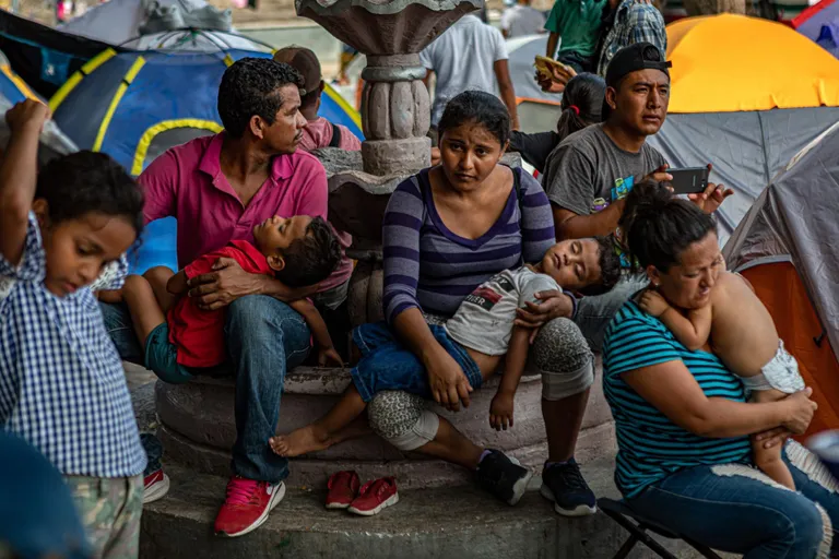 Ameerika Ühendriikidest tagasi saadetud migrandid Mehhiko kirdenurgas kahe riigi piiril asuvas Matamoroses isetekkelises laagris.