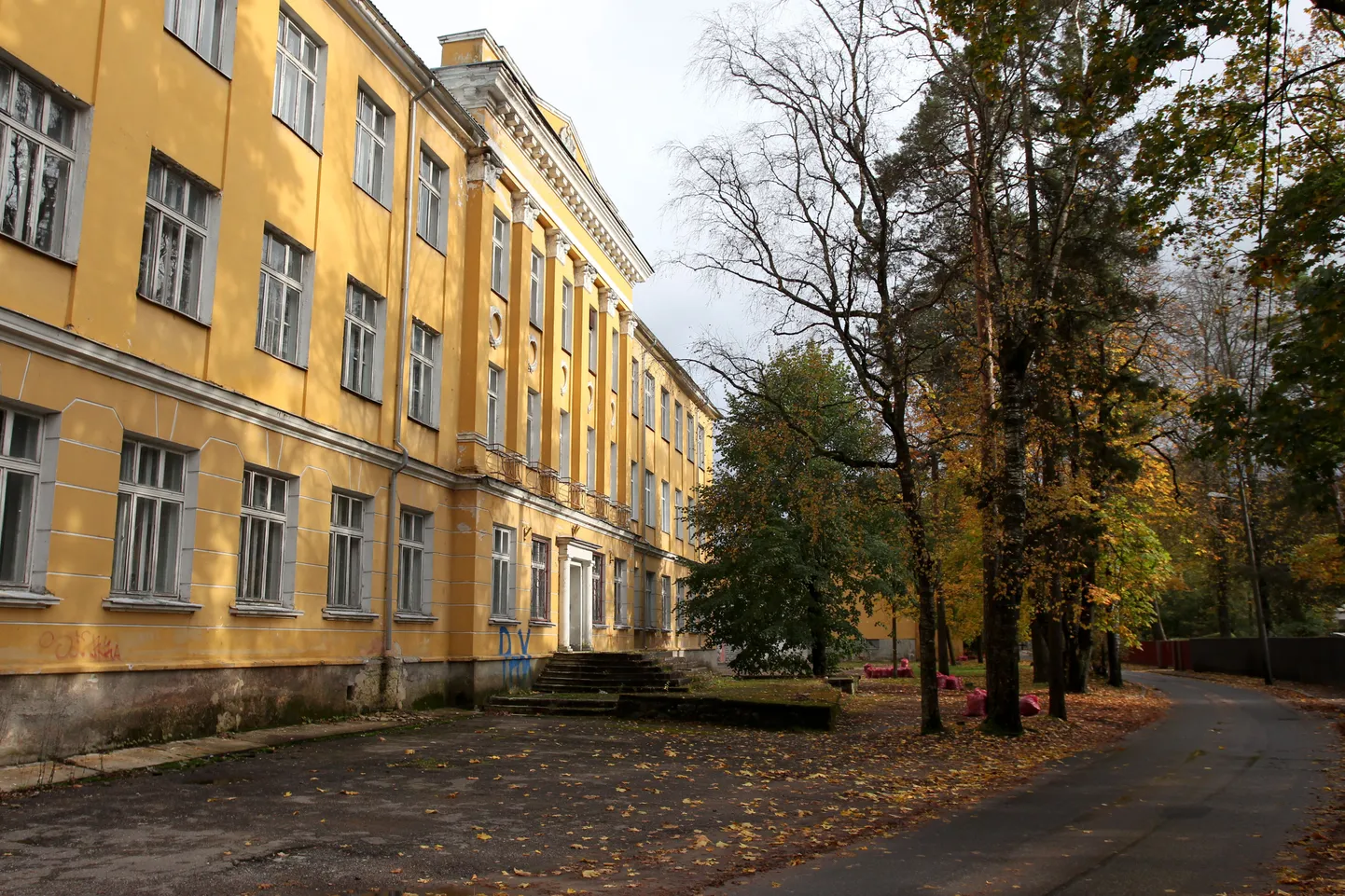Nõmme linnaosavalitsus kolib Valdeku tänava endisesse vene koolimajja.