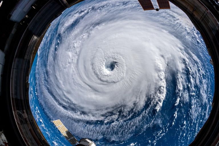 Saksa astronaudi Alexander Gersti jäädvustus orkaan Florence'ist