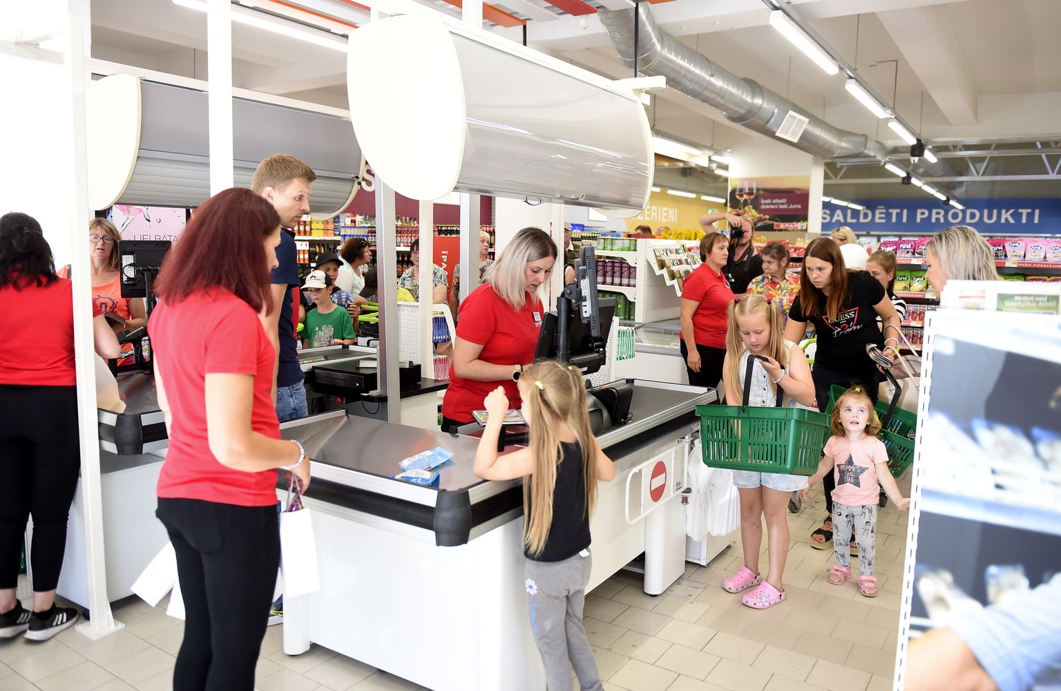 Saldū atklāj pirmo mazumtirgotāja "SPAR" veikalu Latvijā