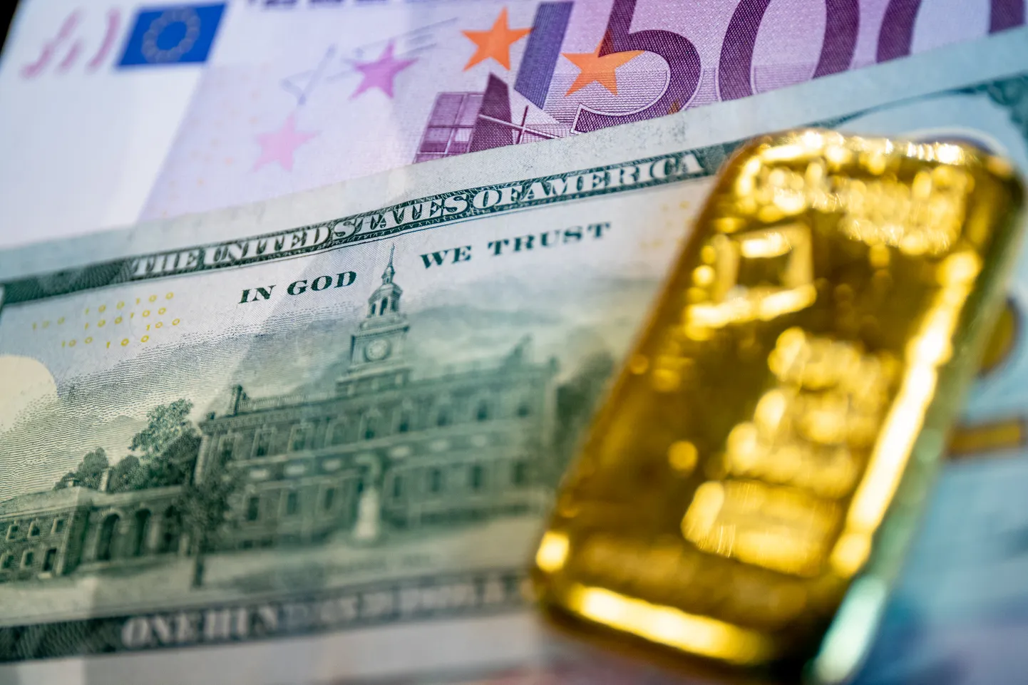 Investorid eeldavad, et kui Donald Trumpist saab taas USA president, siis dollar peaks odavnema ja kuld kallinema.