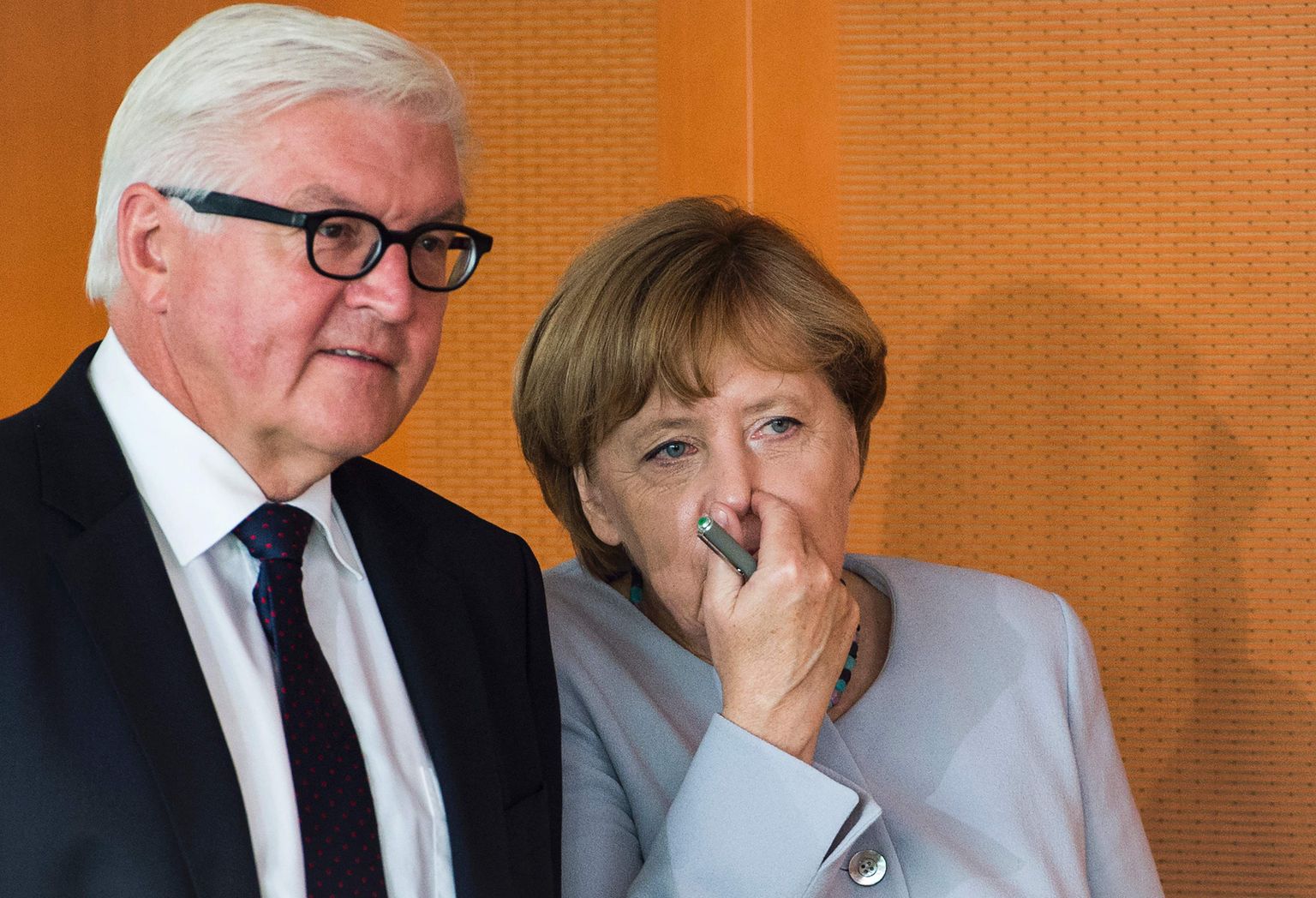 Saksamaa liidukantsler Angela Merkel ja välisminister Frank-Walter Steinmeier möödunud kuu keskel Berliinis valitsuskohtumisele saabumas.